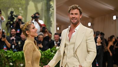 Elsa Pataky causa sensación con su vestido dorado en la Met Gala junto a un seductor Chris Hemsworth
