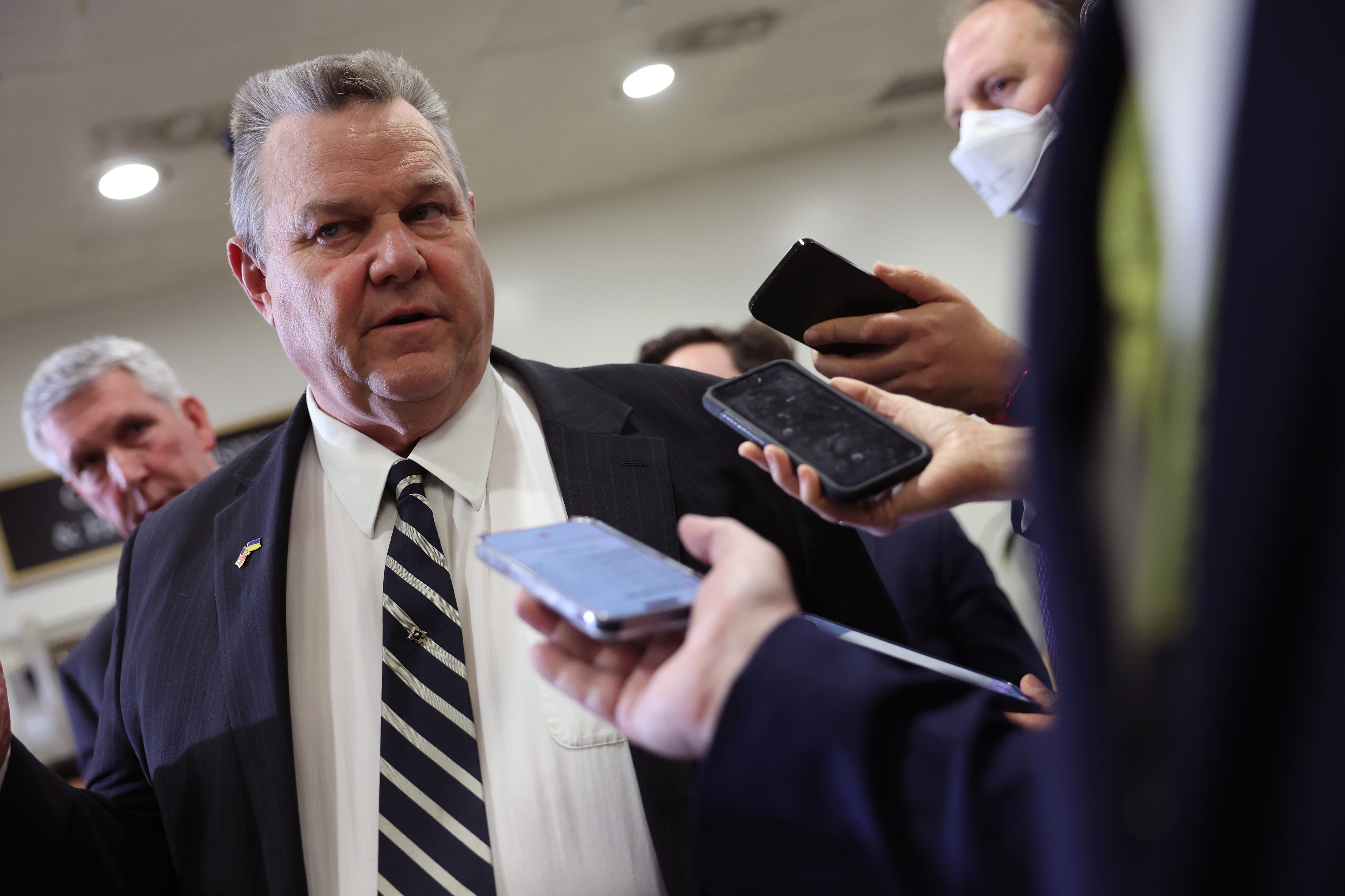 Trump disparages Jon Tester’s weight during fundraiser, saying he ‘looks pregnant’