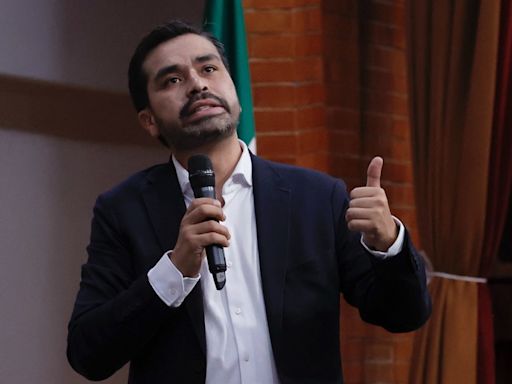 Candidato presidencial mexicano, Jorge Álvarez, retoma actividades de campaña tras accidente en templete - La Opinión