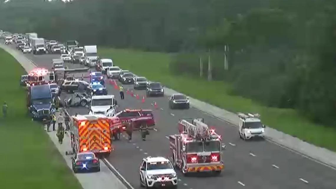 Car crash, fire causing major delays to part of I-75 in Sarasota