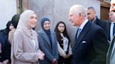 Rei Charles se reúne com voluntários do terremoto na Turquia e Síria