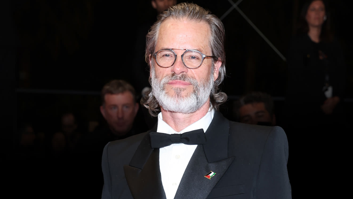 Vanity Fair France Issues Apology After Editing Guy Pearce Photo Wearing Palestinian Flag Pin