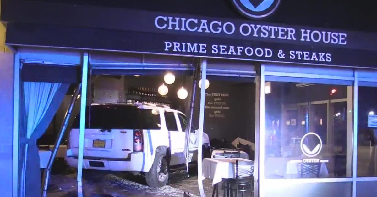 SUV crashes into entrance of Chicago South Loop restaurant, police say