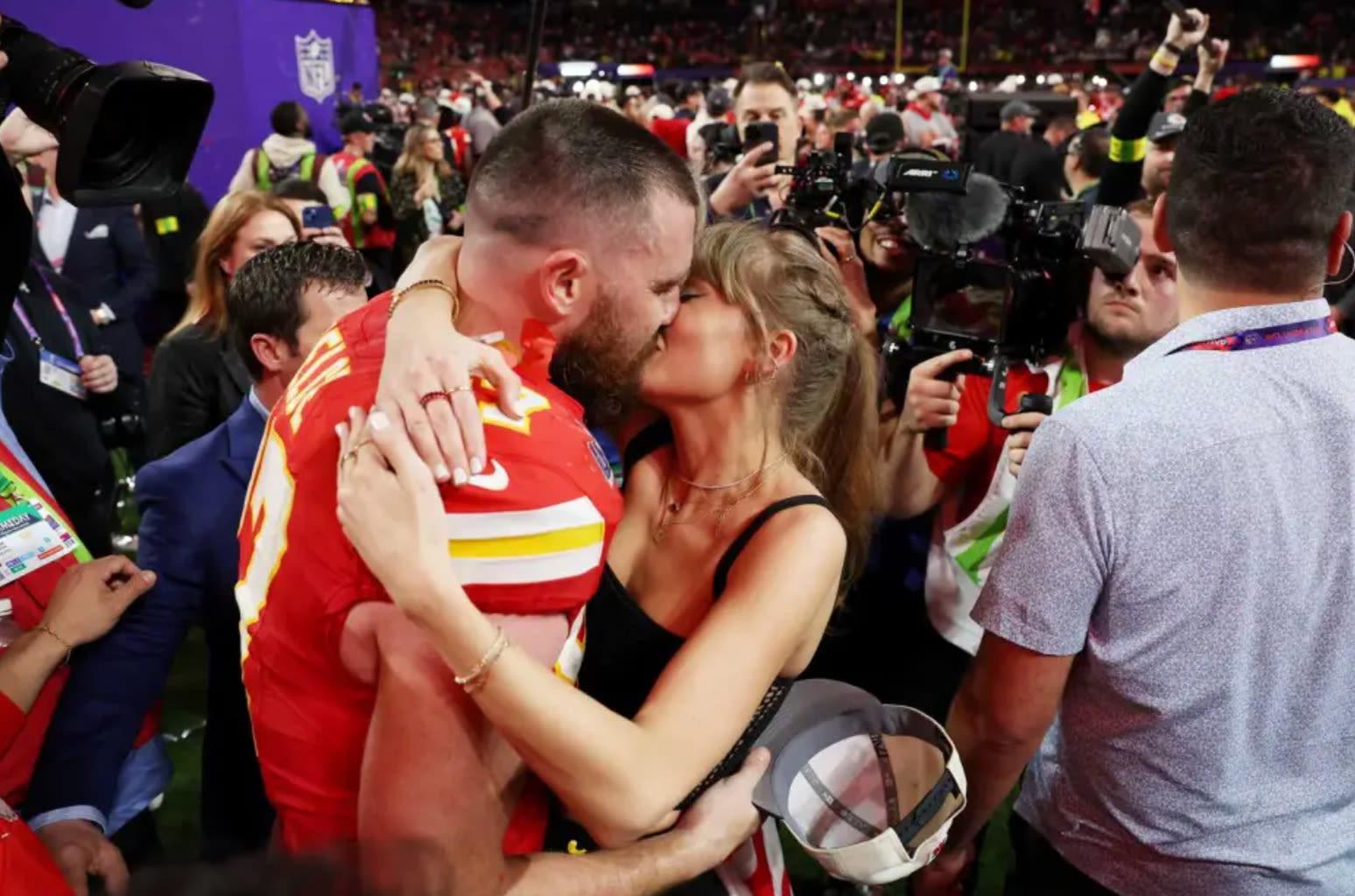 Here’s Why Fans Think Taylor Swift Added a Sweet Tribute to Travis Kelce in Her Paris Eras Tour Setlist