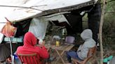 Un campamento de migrantes desconocido e invisible en unos montes de Bizkaia