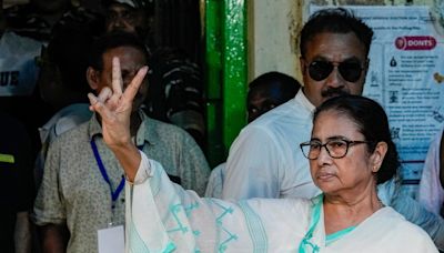 Calcutta High Court To Hear Bengal Governor's Defamation Suit Against Mamata Banerjee - News18