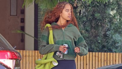 Malia Obama Brunches With a Brat Green Octopus Purse and Questionable Sandals