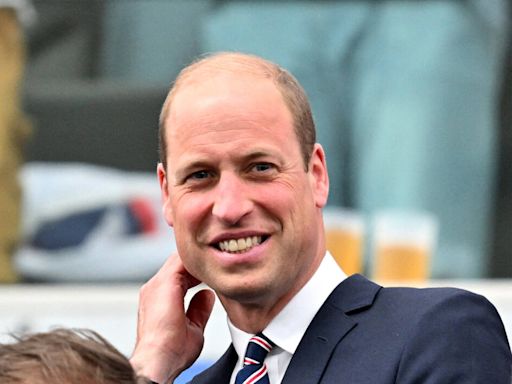 Le futur roi vu en train de se déhancher ! Le prince William s'éclate sans Kate Middleton et va voir sa chanteuse préférée