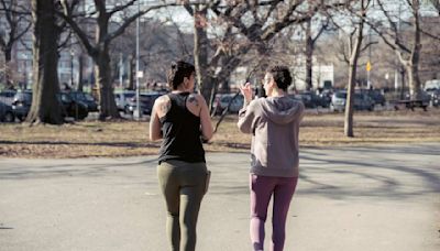 Cinco pasos adicionales que convierten tus caminatas de rutina en un súper ejercicio