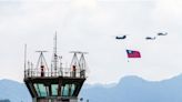 陸航直升機吊掛巨幅國旗 520就職典禮展現壯盛軍容 - 政治
