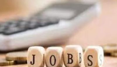 Economic Survey Reveals Skill Gap Crisis; 1 in 2 Indian Graduates Unfit for Employment - News18