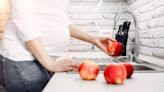La Universidad de Harvard reveló cómo se deben lavar las manzanas para combatir infecciones