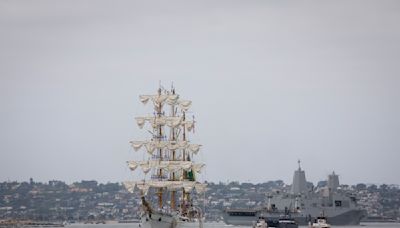 Arrival of the Mexican Navy ship Cuauhtémoc