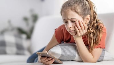 Una emoción impulsa a los adolescentes a navegar por Instagram