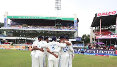 When a Man with Gun Breached Green Park Security And Got Close to Sachin Tendulkar During Kanpur Test - News18