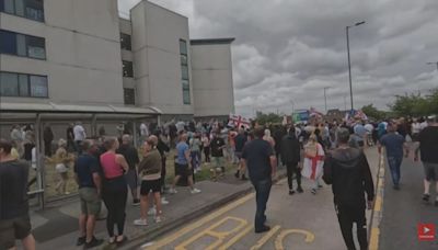 全英多地反移民示威浪潮持續