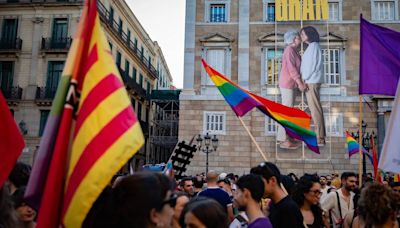 La Justicia absuelve a un hombre que amenazó con “hacer heterosexual a hostias” a un joven en el Orgullo de Barcelona