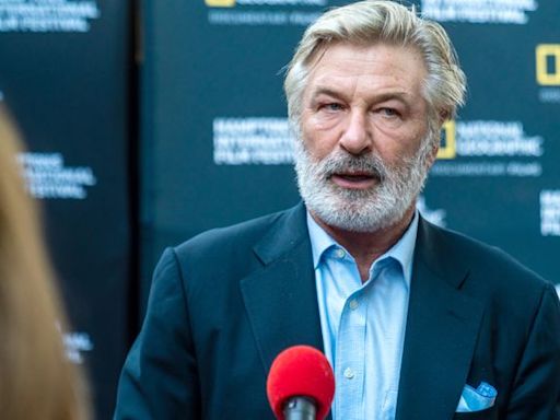 Encargada de armas en película de Alec Baldwin recibió condena por homicidio