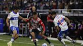 2-4. São Paulo vapulea a U. Católica pese a quedarse con ocho jugadores