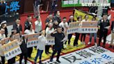 民進黨抗議舉手表決！韓國瑜動怒：安靜一下 王世堅偷舉2手遭要求舉1手