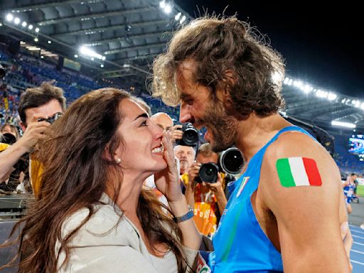 An Olympian lost his wedding ring in the Seine. His apology note to his wife is the definition of love