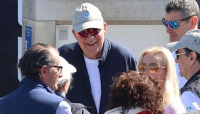 Juan Carlos I vuela a Zaragoza, donde estudia la princesa Leonor, al no poder navegar por un catarro