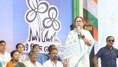 Election Commission a puppet in PM Narendra Modi’s hands: Mamata Banerjee