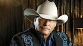 Alan Jackson to Receive 2022 CMA Lifetime Achievement Award with Star-Studded Tribute Performance