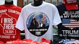 Fan-Shirts mit berühmtem Trump-Attentats-Foto Verkaufshit bei Republikaner-Parteitag