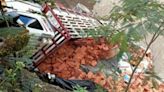 Un camión que transportaba ladrillos cayó a un río en el Tolima
