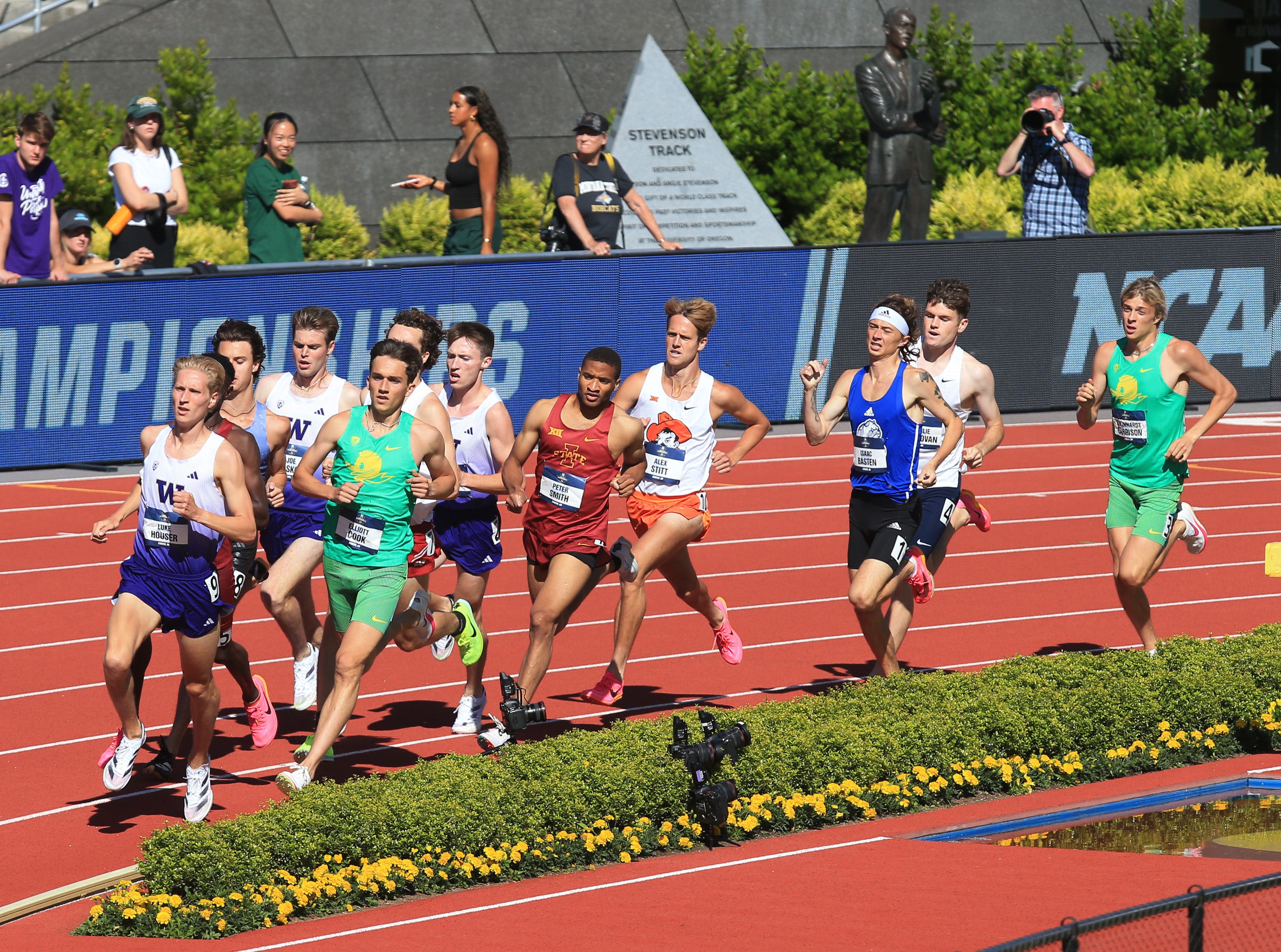 'Got more in the tank': Oregon's Elliott Cook runs PR and qualifies for NCAA Champs finals