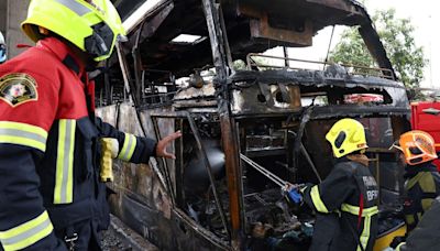 Se incendió un micro escolar y murieron 23 personas en Tailandia