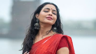 Shubhangi Atre's saree look is perfect for the monsoon season; see PICS