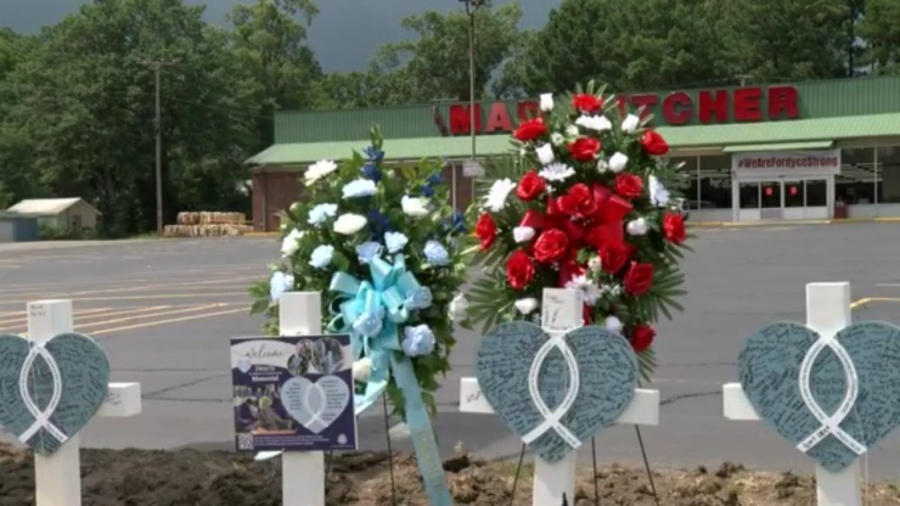 Fordyce residents react to Governor Sarah Huckabee Sanders as she tours the town