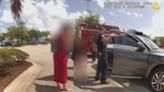Revelan video del rescate de un niño encerrado en un auto en Broward