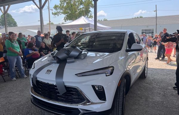 Walker Hayes gifts AGT’s Golden Buzzer winner Richard Goodall a new car