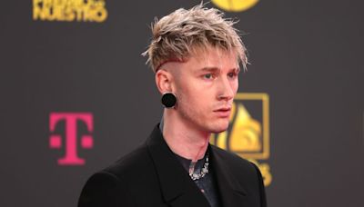 Machine Gun Kelly celebrates one year of sobriety