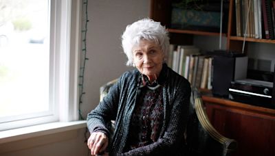 Lawyer who prosecuted Alice Munro’s husband unsurprised case stayed hidden for years