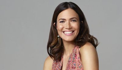 Mandy Moore Turned Down WAITRESS on Broadway; Jokes About Jukebox Musical