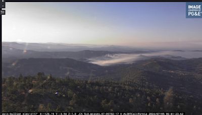 Wildfire shuts down highway to Yosemite National Park, threatens town of Mariposa