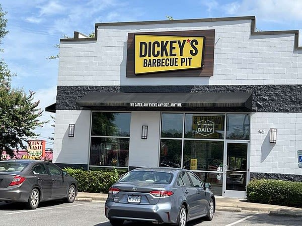 RESTAURANT TRANSITIONS: Dickey’s Barbecue Pit on Rodney Parham reopens — again — with new owners | Northwest Arkansas Democrat-Gazette
