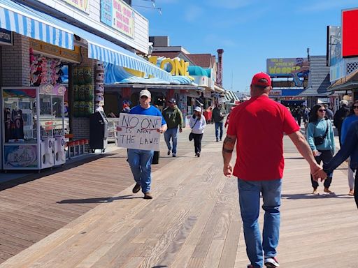 Trump supporters in Wildwood ready to hear the former president speak