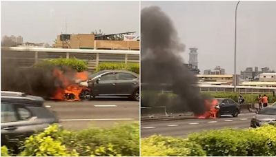 快訊／國道火燒車！黑色轎車急停路肩…車頭竄出烈火 車流回堵15公里