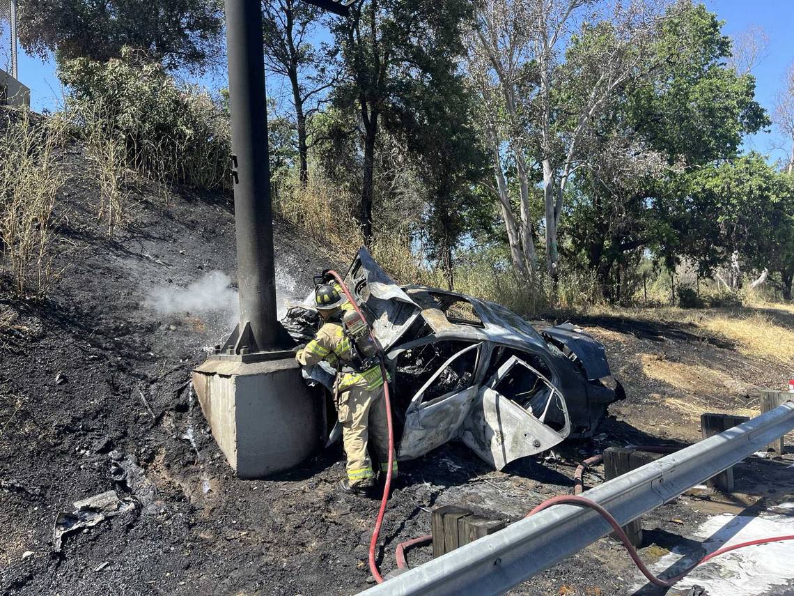 Girl dies after fiery crash on Capital City Freeway in Sacramento, authorities say