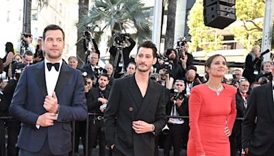 Pierre Niney à Cannes : le héros du Comte de Monte Cristo se fait voler la vedette par sa sublime compagne Natasha, femme fatale