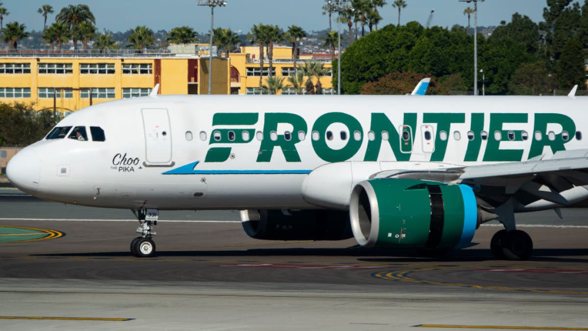 California man attacked and choked Frontier Airlines flight attendants on San Francisco-bound flight