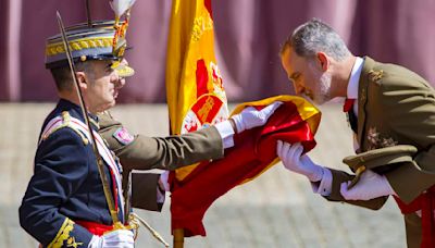 Histórica "rejura" de bandera del Rey en Zaragoza