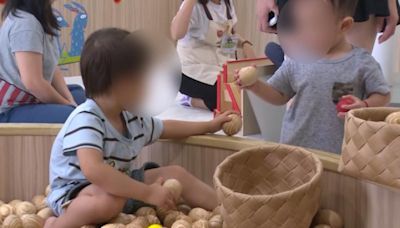 女拿親子館木球當腳底按摩器 桃園婦幼局：應依規則使用