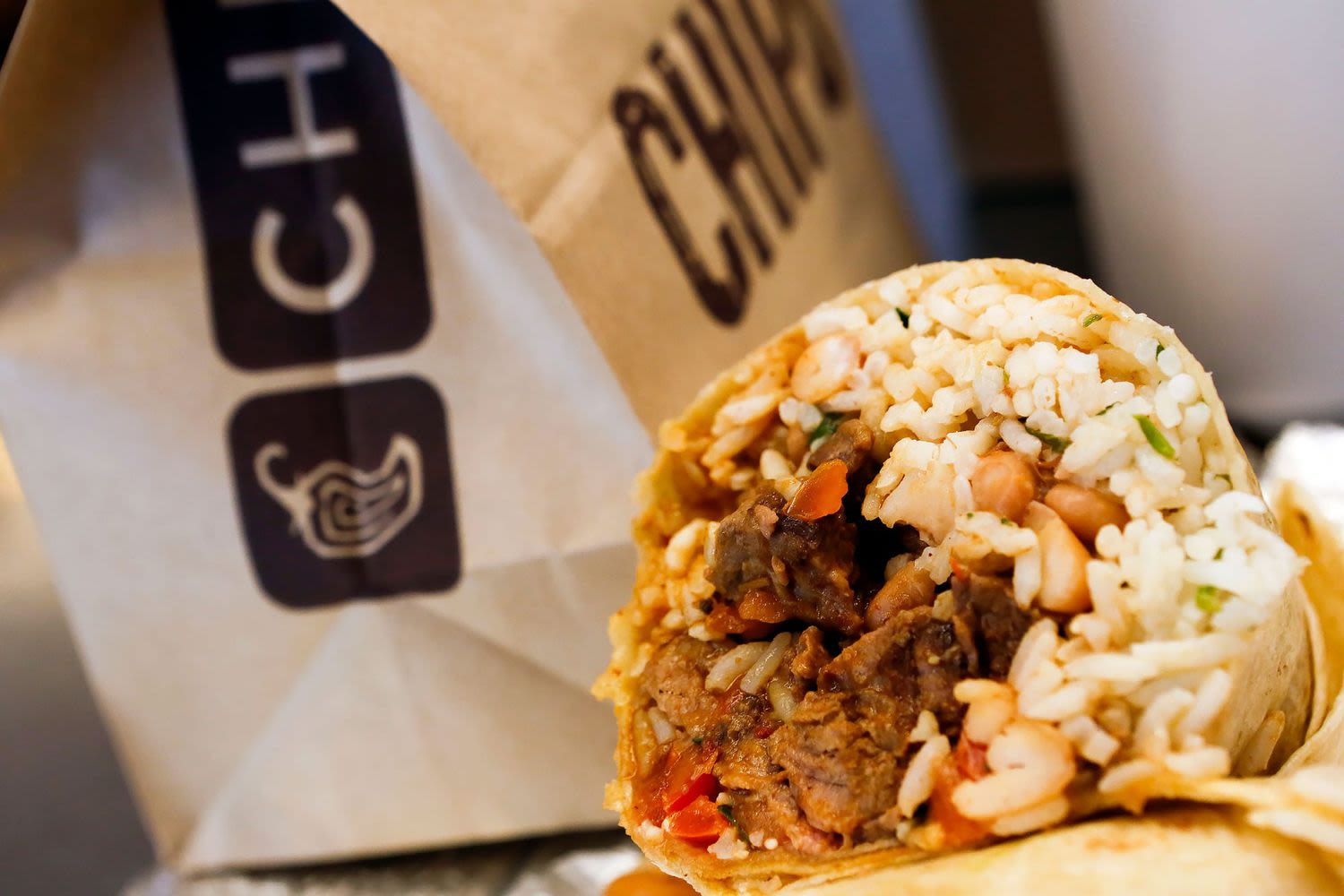 Chipotle hack to get burrito for under $4 has the internet divided - Dexerto