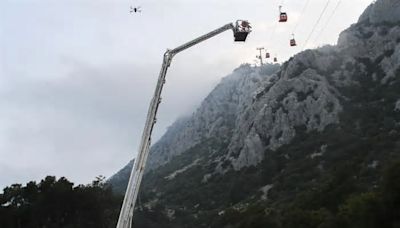 土耳其渡假勝地纜車撞鋼塔造成1死7傷 近200人受困半空中